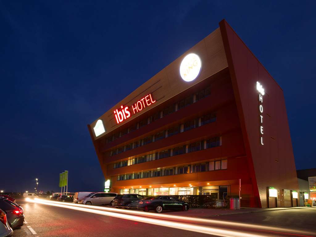 Ibis Vienna Airport Hotel Schwechat Exterior foto